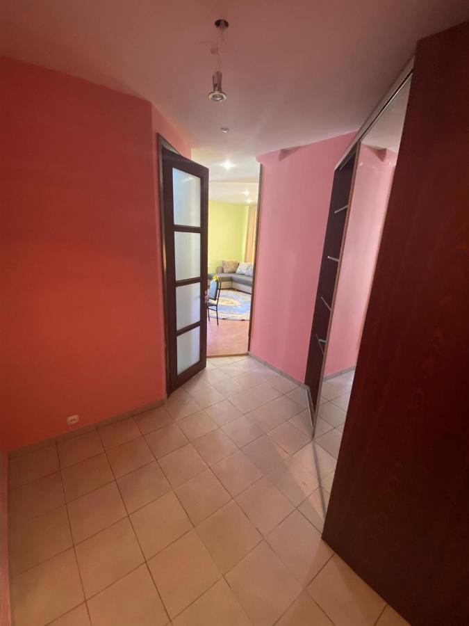 White New Apartments Ultracentral 2-Rooms In The Heart Chisinau Ngoại thất bức ảnh