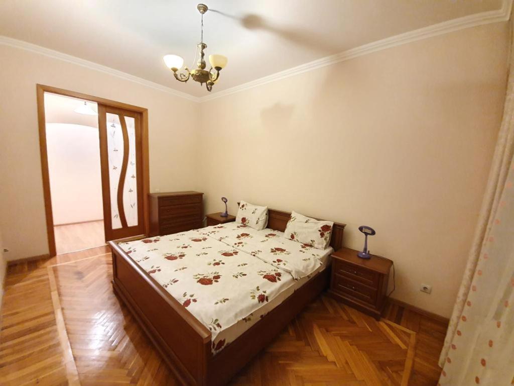 White New Apartments Ultracentral 2-Rooms In The Heart Chisinau Ngoại thất bức ảnh