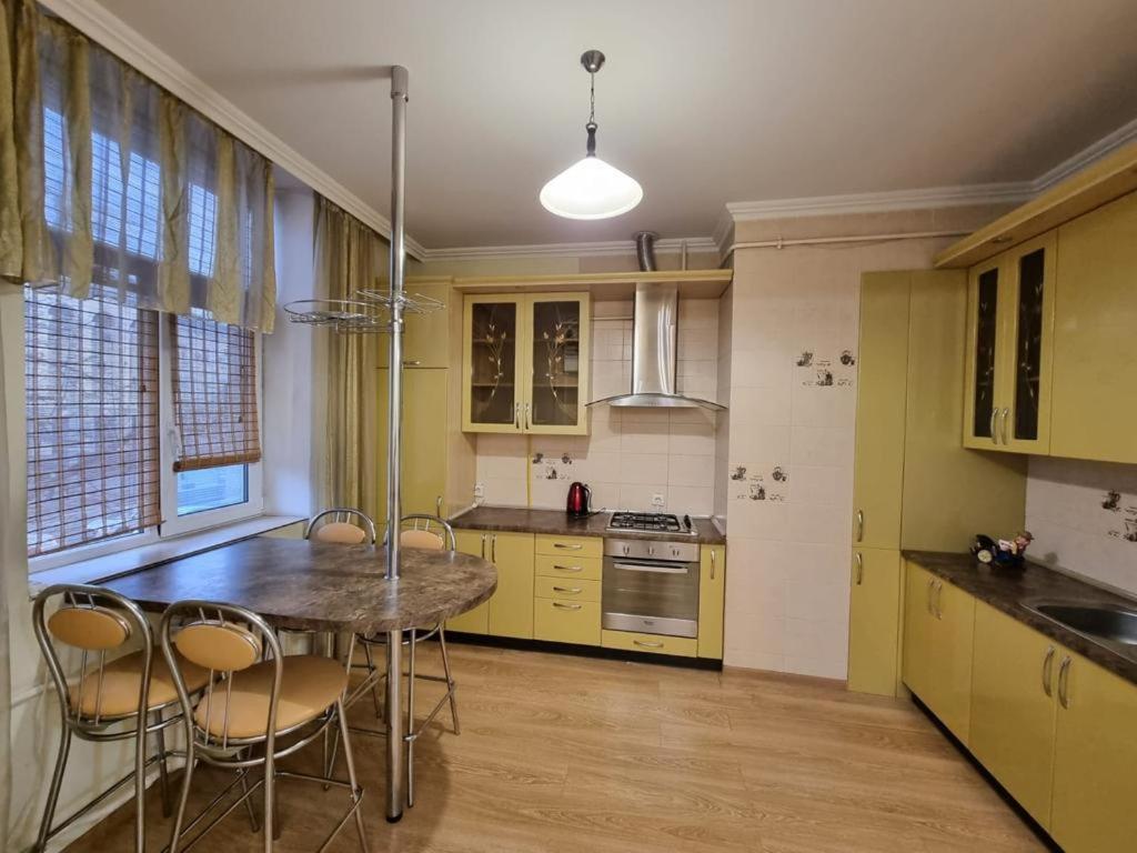 White New Apartments Ultracentral 2-Rooms In The Heart Chisinau Ngoại thất bức ảnh